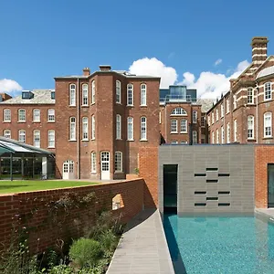 https://magdalen-chapter-hotel.cardiffhotelswales.com