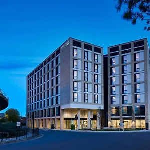 Courtyard By Marriott Airport Londres